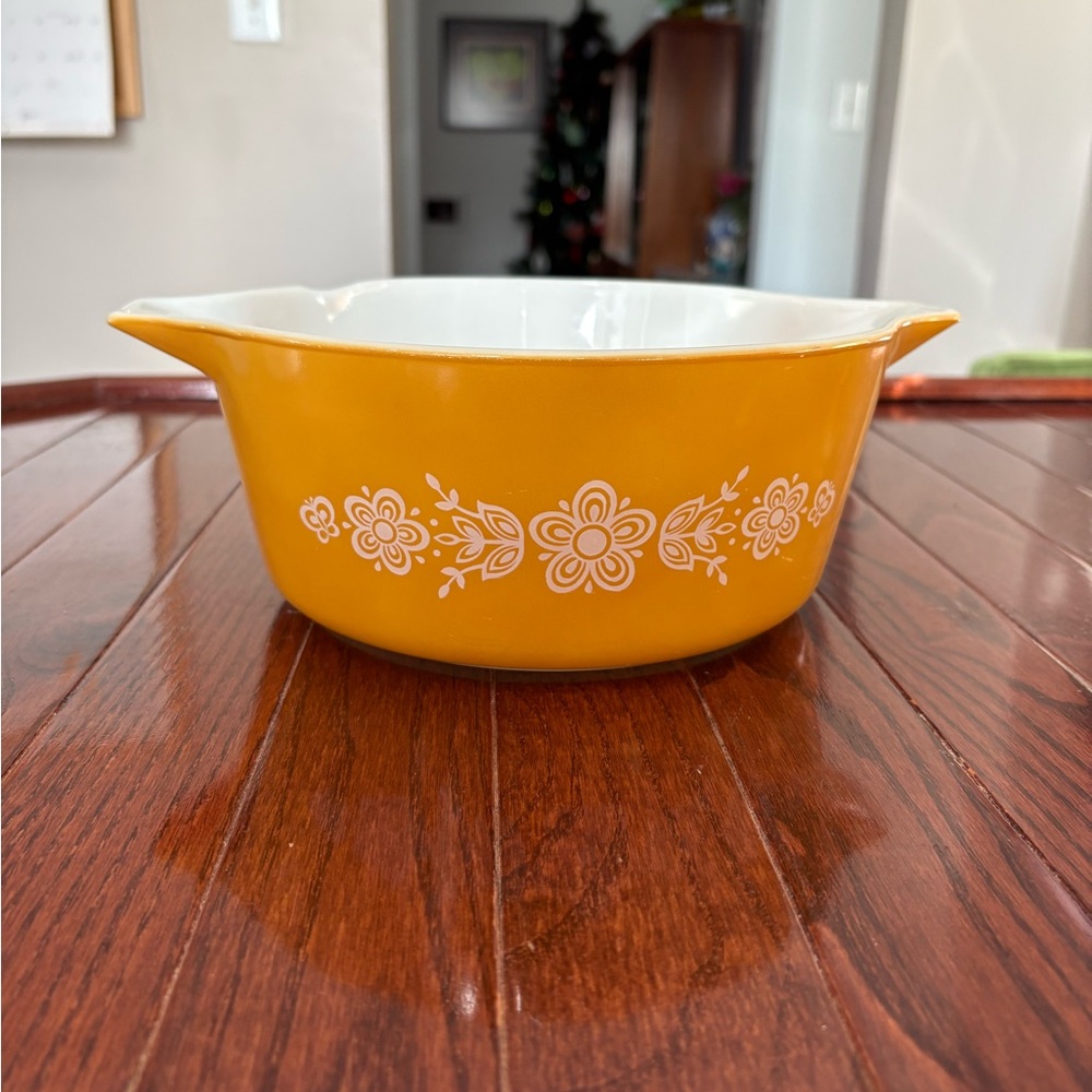 Vintage Pyrex Butterfly Gold 475 Casserole 2.5 qt - damaged - Picture 2 of 8